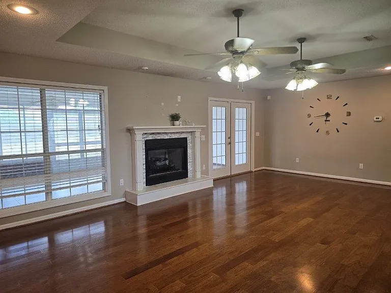 108 Fieldstone Dr — Photo 3