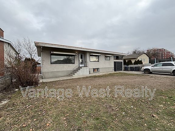 3rd image of 1395 Gordon Dr