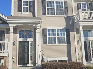 1653 Ruby Dr, Pingree Grove, IL 60140