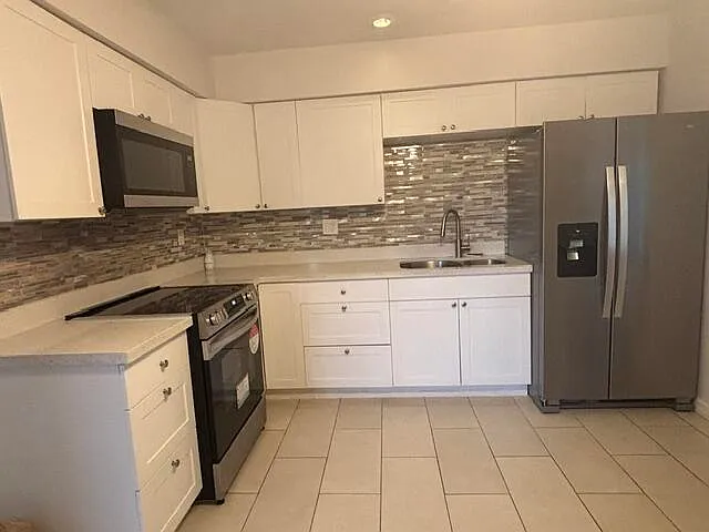 3 bed, 2.0 bath, 1939 sqft, $2,800 — Photo 3