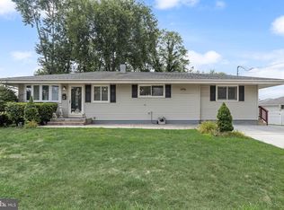 32 Larkin Rd, Burlington, NJ 08016
