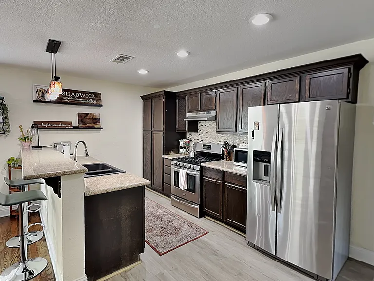 4705 Selkirk Dr — Photo 7