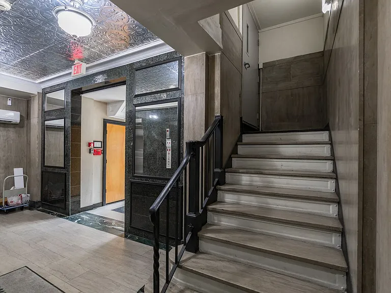 1939 Chestnut St #4B — Photo 14