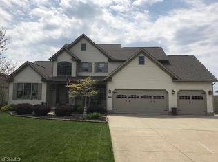877 Hidden Valley Dr, Wadsworth, OH 44281