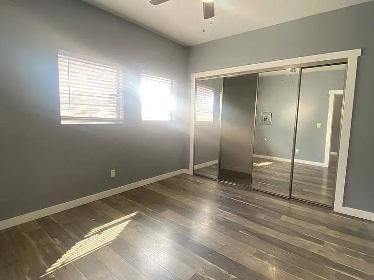 637 Linden Ave #1/2 — Photo 8