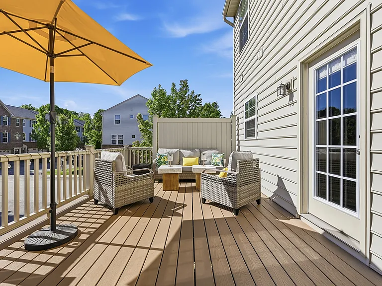 601 Pointe View Dr — Photo 2