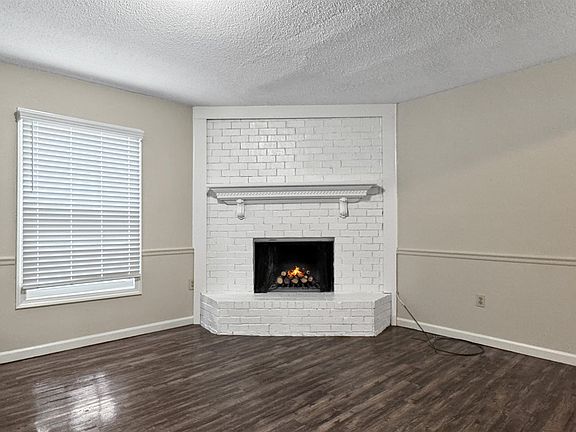3rd image of 3704 Hyacinth Dr