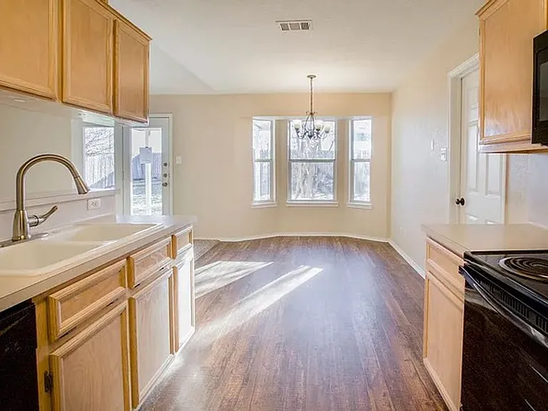 4510 Hondo Dr — Photo 8