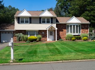 36 Deer Trail Rd, Hillsdale, NJ 07642