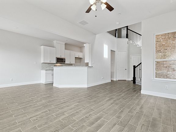 3rd image of 544 Hutchinson Ln