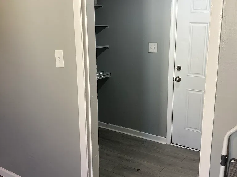 8 N Indiana Ave — Photo 11