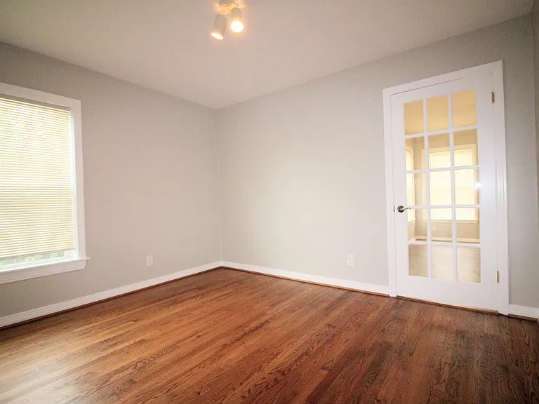 10415 Losa Dr — Photo 26