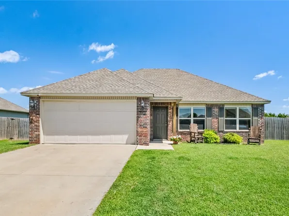 992 Maddy St, Elkins, AR 72727