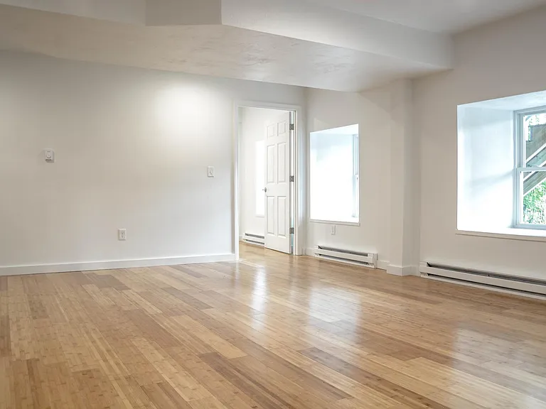 541 Main St #4 — Photo 6