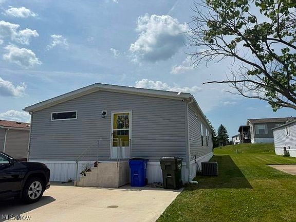 3rd image of 1424 Squire Rd