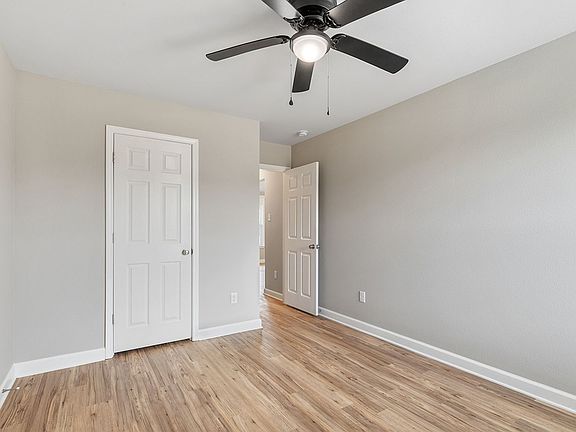 3rd image of 837 Pine Tree Rd
