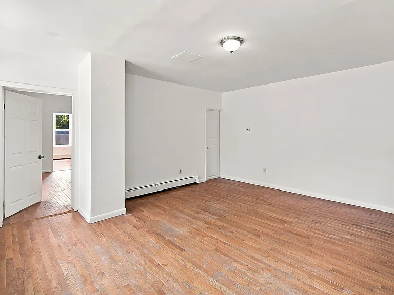 320 Hewitt St #1 — Photo 3