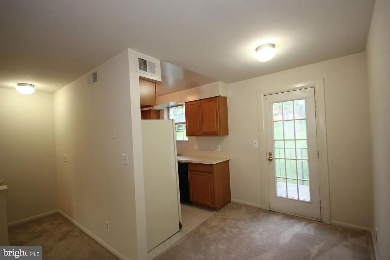 2 bed, 1.0 bath, 875 sqft, $2,375 — Photo 4