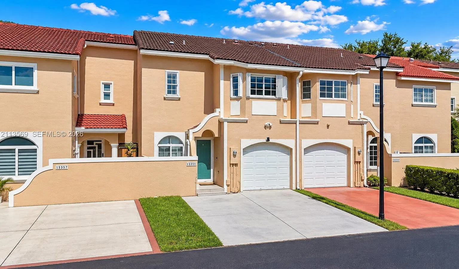 3 bed, 2.5 bath, $3,150 — Photo 2