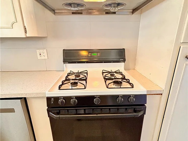 139 N Vecino Ave — Photo 8