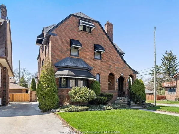 2203 Victoria Ave, Windsor, ON N8X 1R2