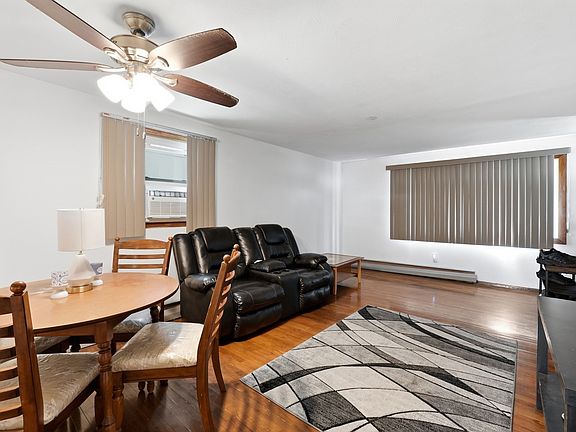 5th image of 75 Knollwood St