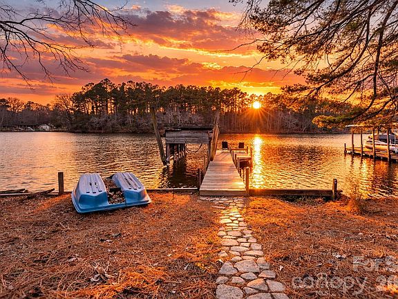 3rd image of 9763 Pine Tree Rd