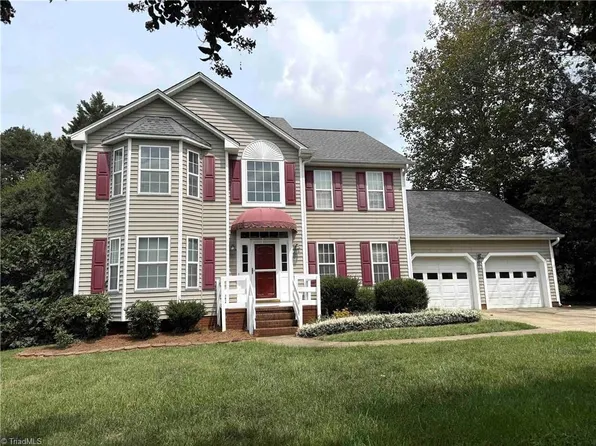 2017 Pembrooke Forest Dr, Winston Salem, NC 27106