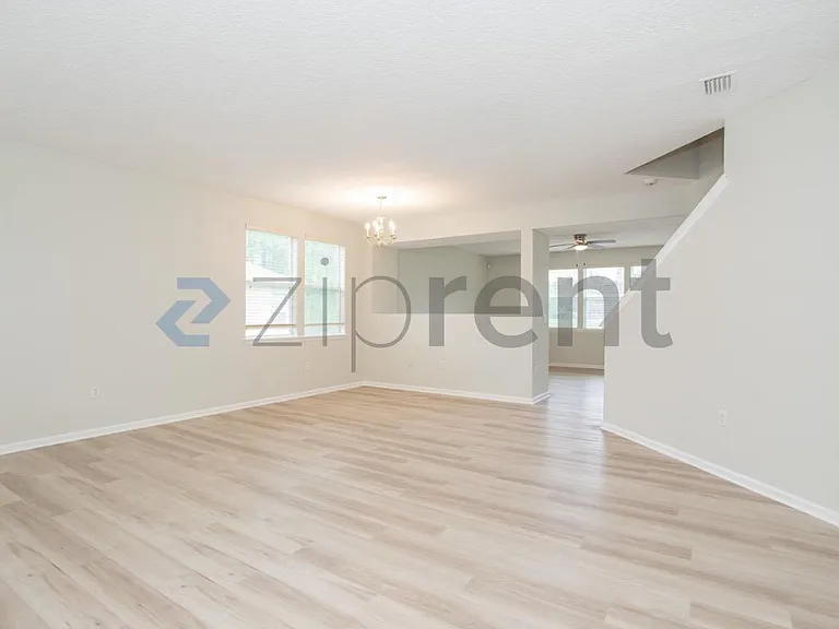 76195 Deerwood Dr — Photo 3