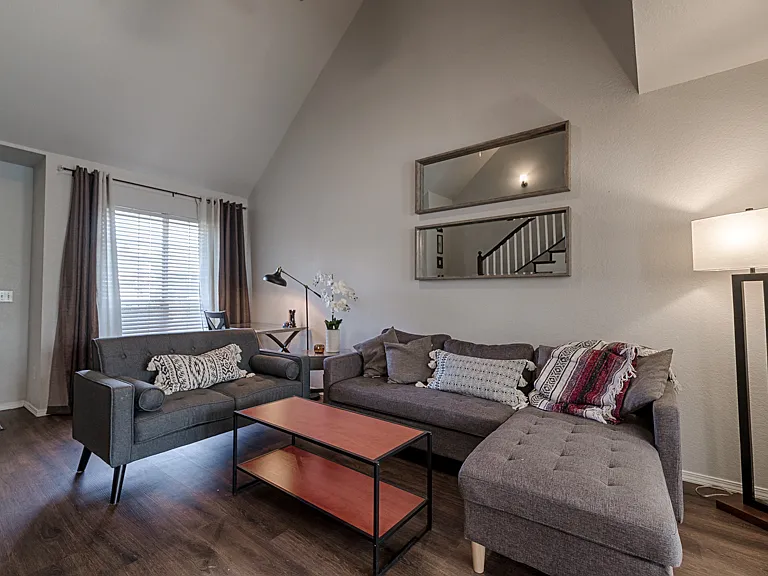2149 E Cinnamon Way — Photo 3