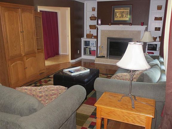 4th image of 90 Blue Spruce Ln