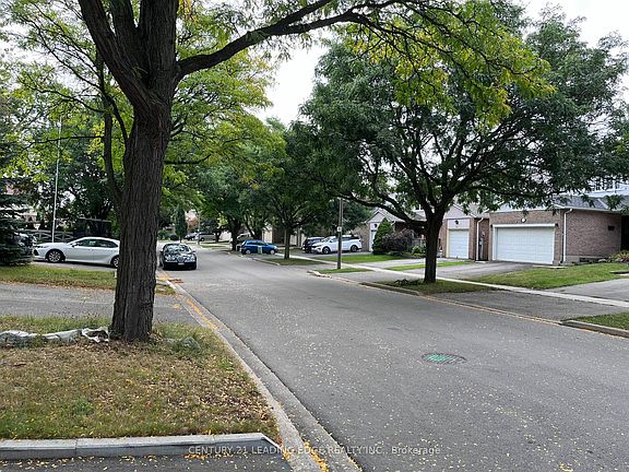 3rd image of 122 Tamarack Dr