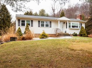 15 Cedar Lake Rd, North Branford, CT 06471