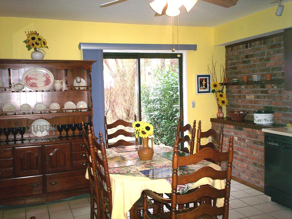 Eat in Kitchen