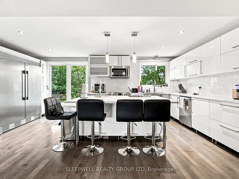 21 Kedgewick Ct — Photo 2