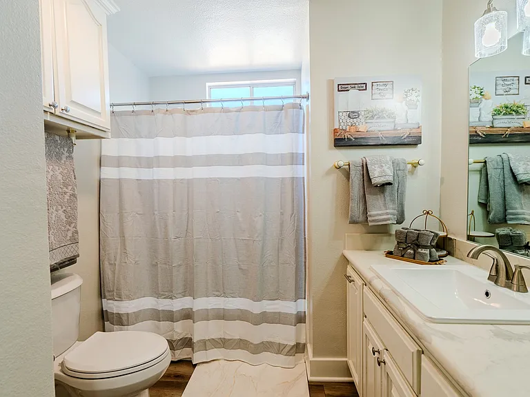 4475 Barnard St — Photo 38