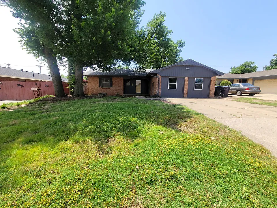 4904 NW 29th St