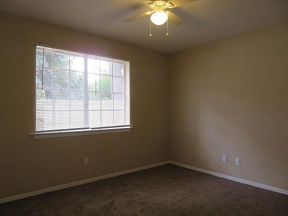 5th image of 3195 Ashwood St
