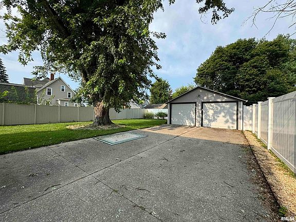 4th image of 54 Olive St