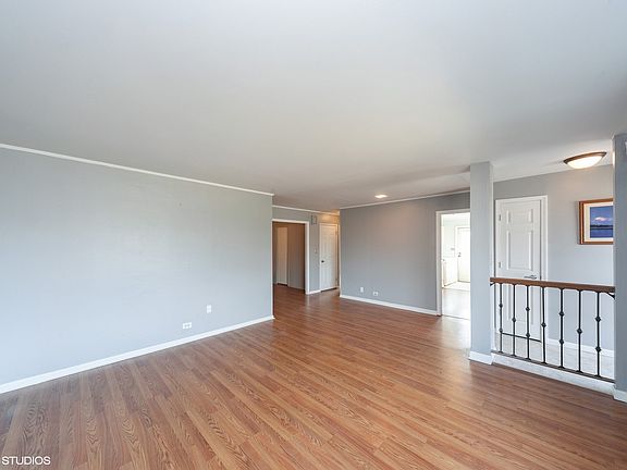 3rd image of 653 S Wayne Pl