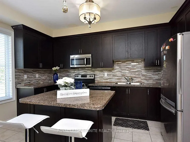 40 Cedar Lake Cres — Photo 14