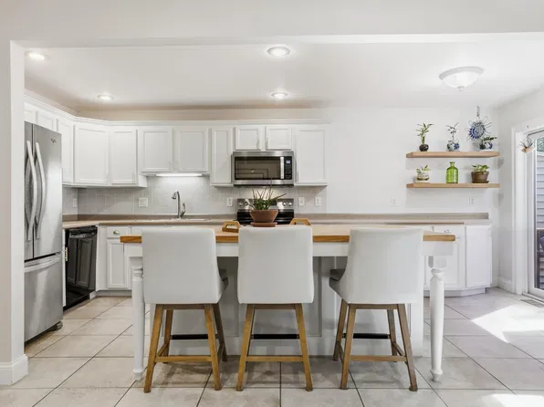 57 Magnolia Lane, Newmarket, NH 03857