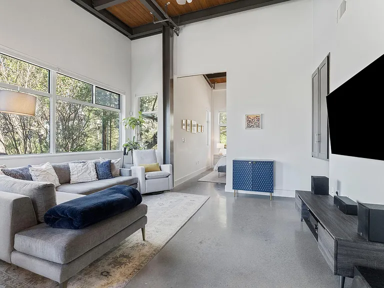 2205 N Lamar Blvd #321 — Photo 22