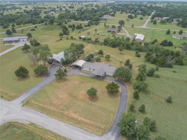 1300 Hutton Rd, Marlow, OK 73055