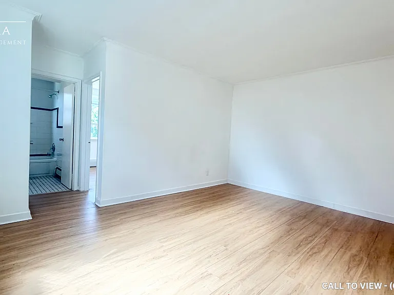 5124 Dundas St W #2 — Photo 4