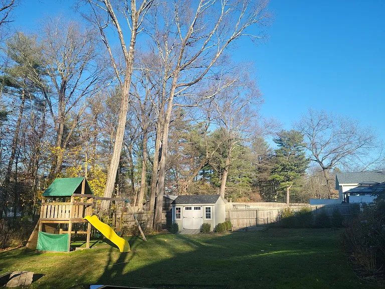 8 Quevic Dr — Photo 7