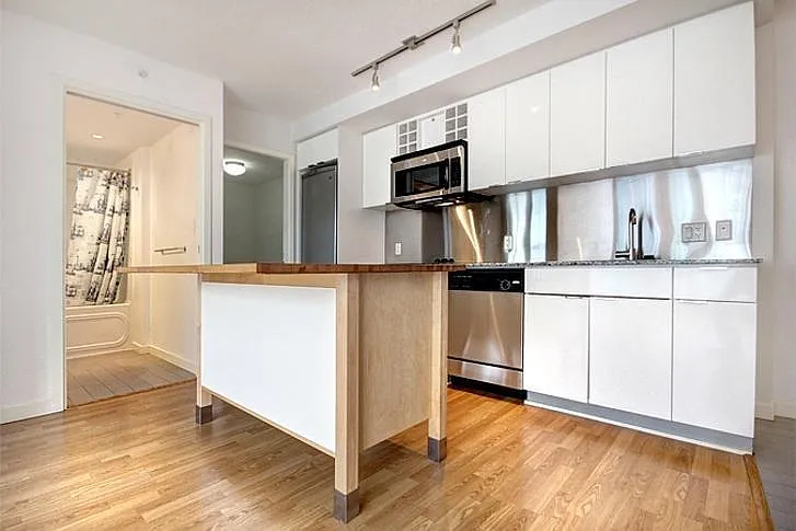 233 Robson St #2710 — Photo 10