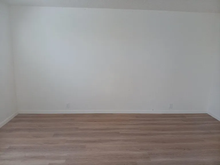 420 Rhode Island St SE — Photo 4