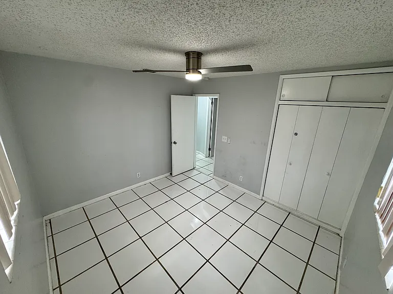 4230 NE 3rd Ave — Photo 9