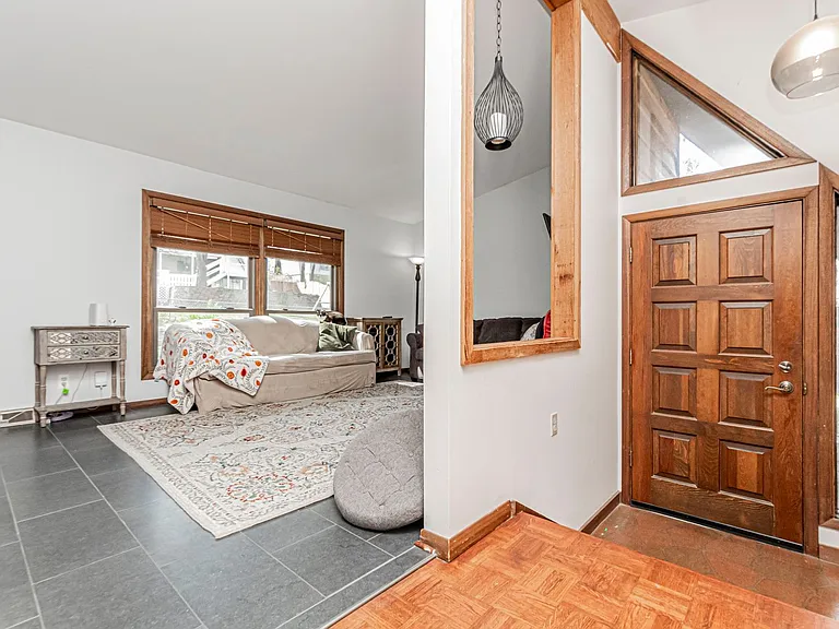 144 S Dartmouth Dr — Photo 3